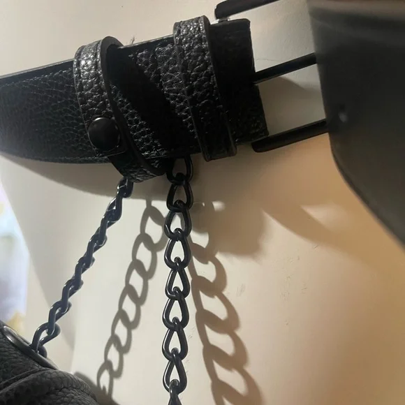 ALDO Black Belt With Detachable Mini Purse - Picture 4 of 8